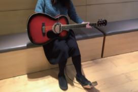 片麻痺のある人に向けたギター補助具