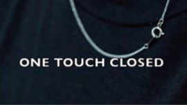 片麻痺のある人のためのネックレス装着補助具