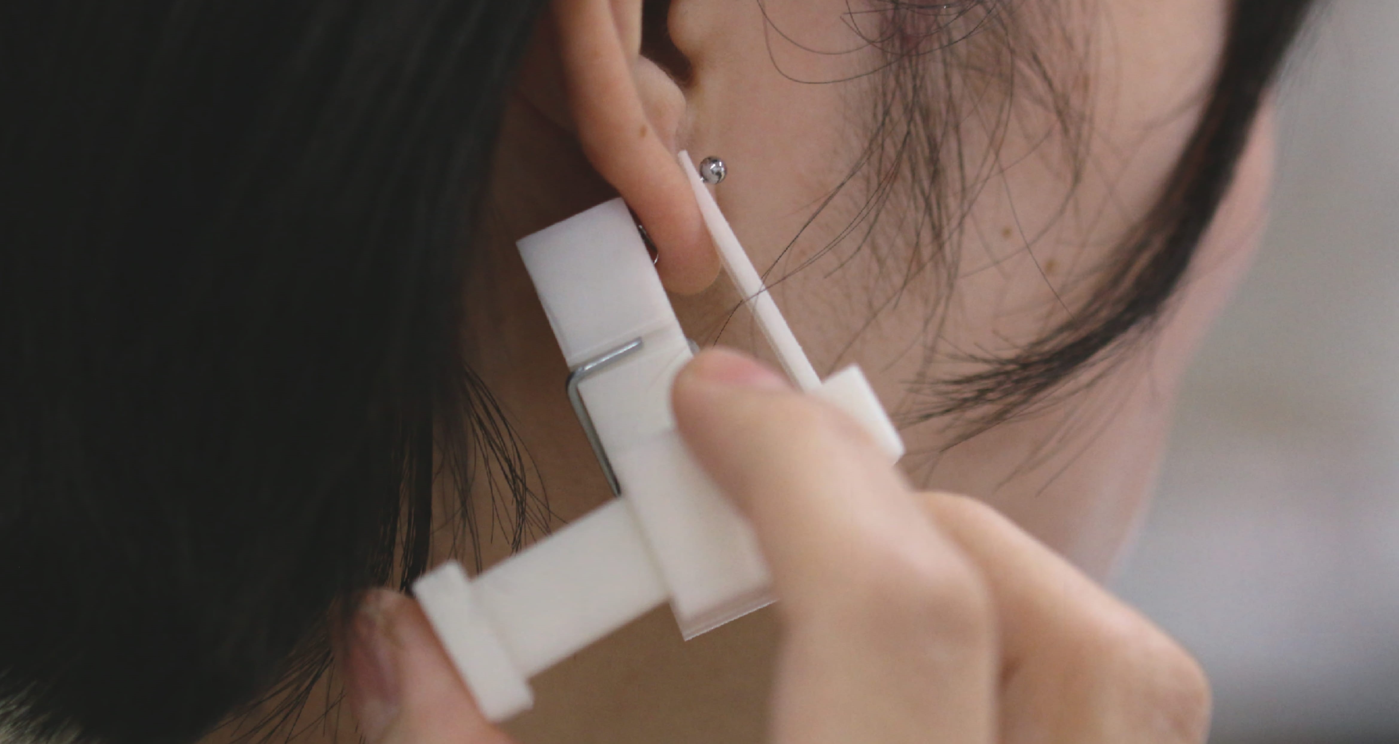 片麻痺の方のためのピアス装着自助具